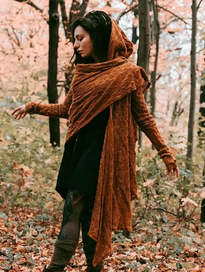 Gilet Châle En Crochet à Capuche Et Manches Longues "Danaeriz", Rouille 3 Gilet Châle En Crochet à Capuche Et Manches Longues "Danaeriz", Rouille – Image 3