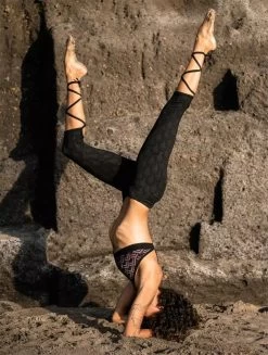 Legging Court Imprimé "Asana Drop", Noir -Magasin De Vêtements Pour Femmes legging court imprime asana drop noir p image 339953 grande