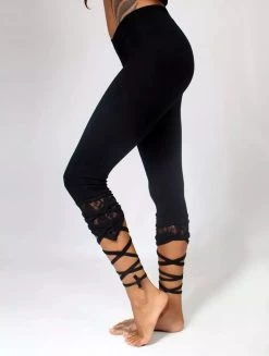 Legging Court Pointu Avec Dentelle "Lï-Jaa", Noir -Magasin De Vêtements Pour Femmes leggings li jaa noir p image 327759 grande