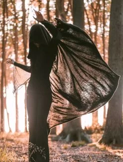 Longue Cape à Capuche "Danäa", Noir 15 Longue Cape à Capuche "Danäa", Noir -Magasin De Vêtements Pour Femmes longue cape a capuche danaa noir p image 342713 grande