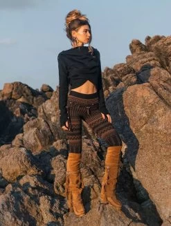 Pull Court "Nadjäa", Noir 11 Pull Court "Nadjäa", Noir -Magasin De Vêtements Pour Femmes pull court nadjaa noir p image 345459 grande