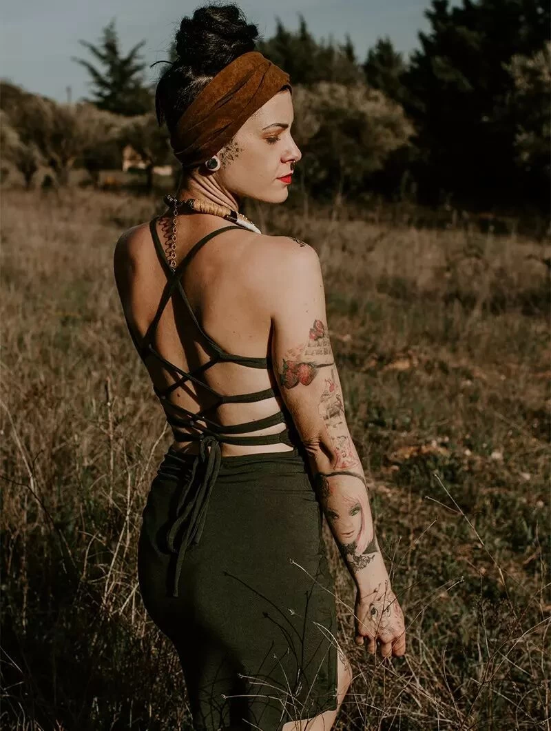 Robe Courte Dos Nu "Sunee", Vert Kaki 1 Robe Courte Dos Nu "Sunee", Vert Kaki