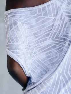 Robe Courte Et Loose Imprimée "Freedom", Blanc Et Gris Clair -Magasin De Vêtements Pour Femmes robe freedom blanc p image 341082 grande