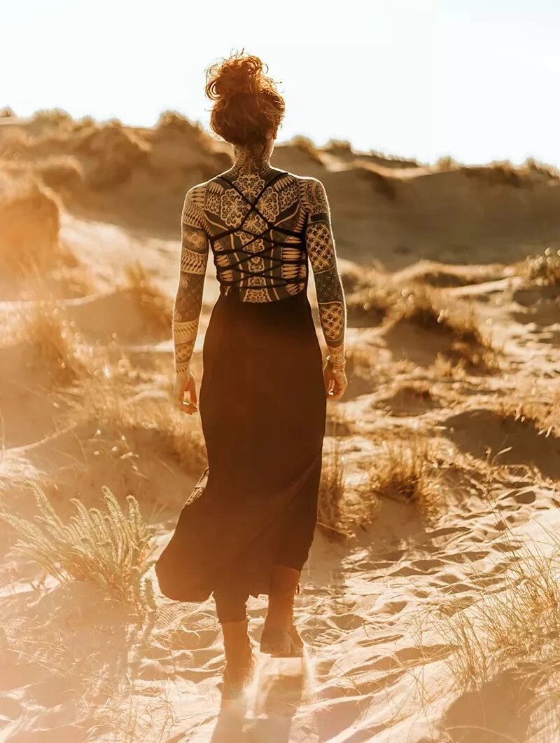 Robe Longue Fendue à Dos Nu "Sunee", Noire 4 Robe Longue Fendue à Dos Nu "Sunee", Noire – Image 4