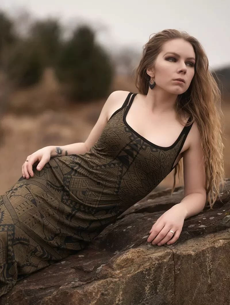 Robe Longue Fendue Imprimée à Bretelles "Electra Africa", Vert Kaki 5 Robe Longue Fendue Imprimée à Bretelles "Electra Africa", Vert Kaki – Image 5