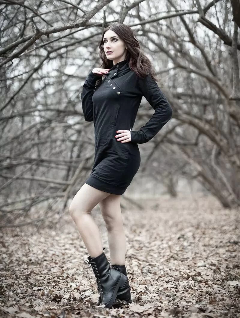 Robe Sweat à Col Capuche "Numendil", Noir 6 Robe Sweat à Col Capuche "Numendil", Noir – Image 6